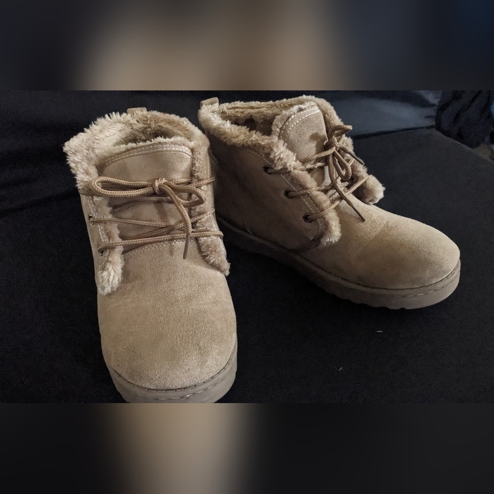Short winter boots